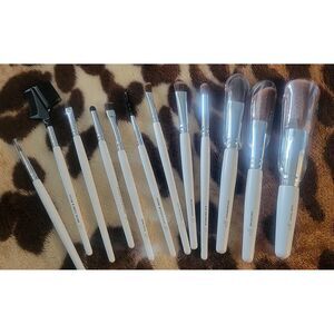 e.l.f. Set of 12 Pro-Worthy Makeup Brushes For A Flawless Full-Face Application